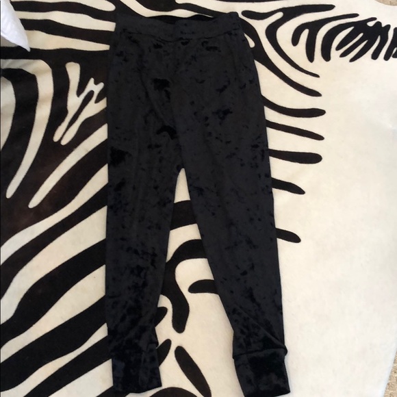 Velvet black joggers with pockets - Picture 2 of 4